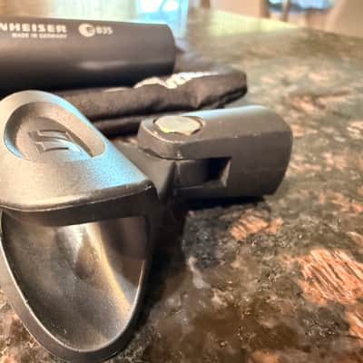 Sennheiser e835 Handheld Cardioid Dynamic Vocal Microphone Dark Grey w/ Clip, Bag & Wind Guard image 10