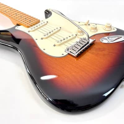 Fender Stratocaster American Deluxe V Neck 2011 Sunburst image 10