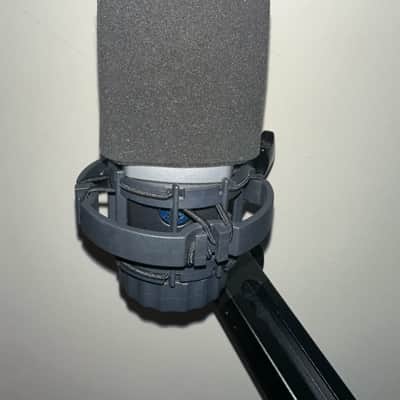 AKG C214 Large Diaphragm Cardioid Condenser Microphone 2010s - Black image 5