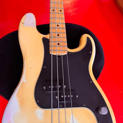 Fender Precision Bass with Maple Fretboard 1976 - Olympic White image 3