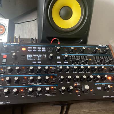 Novation Peak Desktop Polyphonic Synth (DECKSAVER & PEAK STAND INCLUDED)