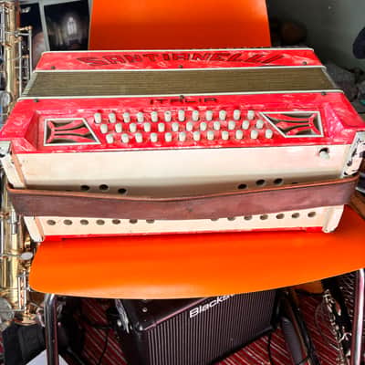 Santianelli Italia 1930-1939 - Red Piano Accordion image 3