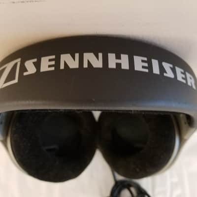 Sennheiser HD555 Stereo Dynamic Headphones image 2