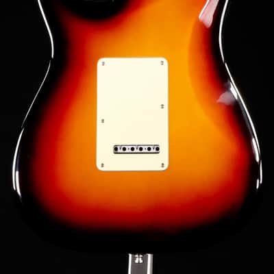 Fender American Ultra Stratocaster HSS - Ultraburst with Rosewood Fingerboard image 4