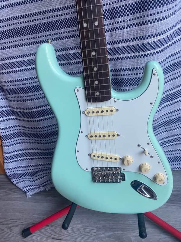 Fender Vintera II 70's Stratocaster and gig bag Rosewood Fingerboard Surf Green