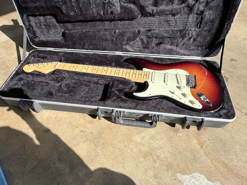 Fender American Deluxe Stratocaster Left-Handed 2012 - - 3-Color Sunburst - Maple Fretboard - USA w/ OHSC