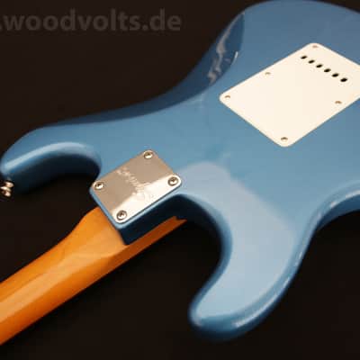 Squier Classic Vibe '60s Stratocaster with Laurel Fretboard 2019 - Present - Lake Placid Blue image 6
