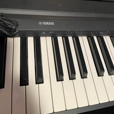 Yamaha P-35 88-Note Digital Piano in Black Bild 4