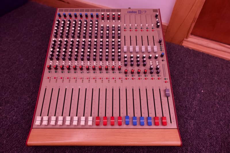Cadac Live1 16-4-2 compact mixer image 1