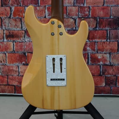 Aria Pro II Fullerton - Marble White image 2