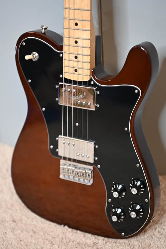 Fender Classic Series '72 Telecaster Deluxe 2010 - Walnut Stain