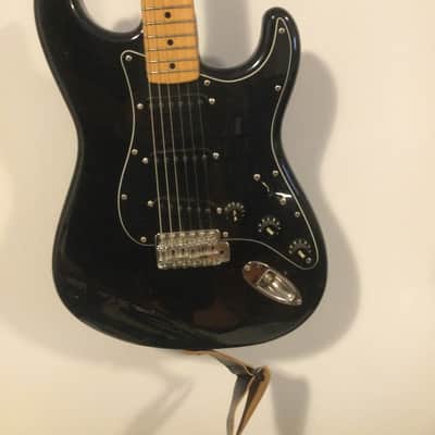 Squier SQ Stratocaster MIJ 1983-1984 - Black on Black maple neck image 2