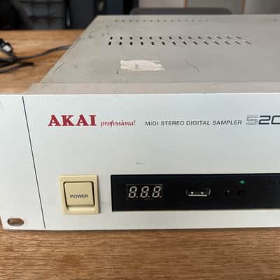 Akai S2000 with floppy disk simulator - 100V image 2