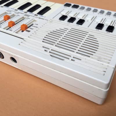 Casio PT-30 31-Key Mini Synthesizer 1980s - White image 7