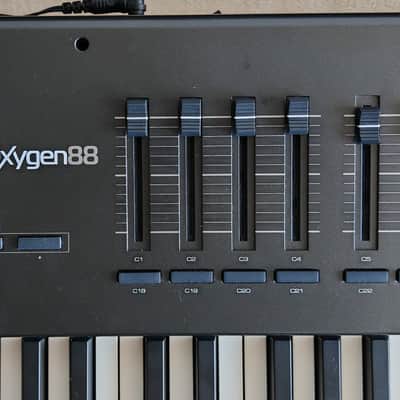 M-Audio Oxygen 88 MIDI Keyboard Controller Fully-Weighted Hammer-Action 88-keys image 4