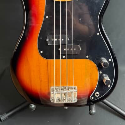 Squier Classic Vibe 70's Precision Bass 4-String Bass Guitar 3-Tone Sunburst (195) image 2