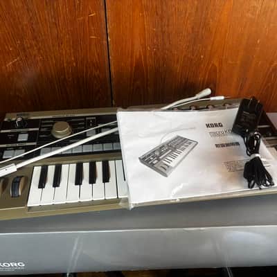 Korg Microkorg Synthesizer/Vocoder w/ box image 11