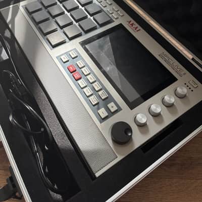 Akai MPC Live II Standalone Sampler / Sequencer Retro Edition 2020 - Present - Grey image 2