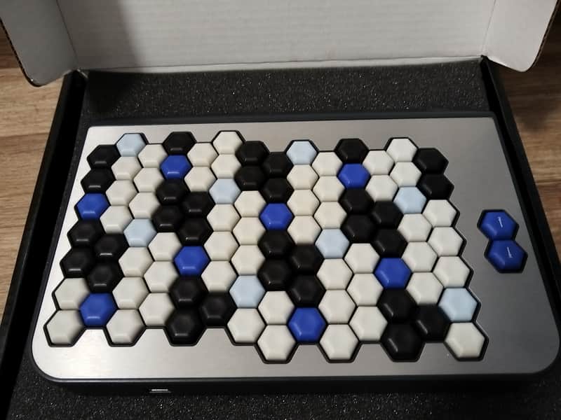 C-thru Axis 49 Controller midi keyboard image 1