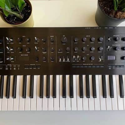Korg Prologue 8 Polyphonic 49-Key 8-Voice Analog Synthesizer 2018 - Present - Black/Wood image 1