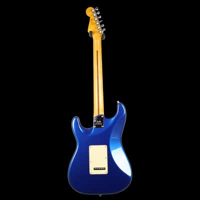 Fender American Ultra Stratocaster, Cobra Blue image 4