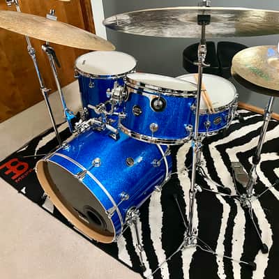 DW Performance Series Drum Set - Blue Sparkle image 4