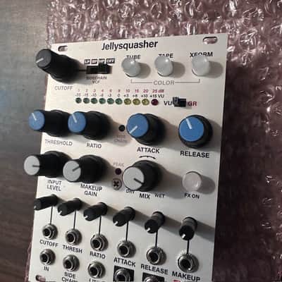 MINT Intellijel Jellysquasher Analog Compressor / Tone Shaper / Filter Eurorack SVF image 8