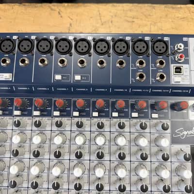 Used Soundcraft Signature 16 16-input Mixing Board 16-Channel Analog USB Mixer with Effects image 3
