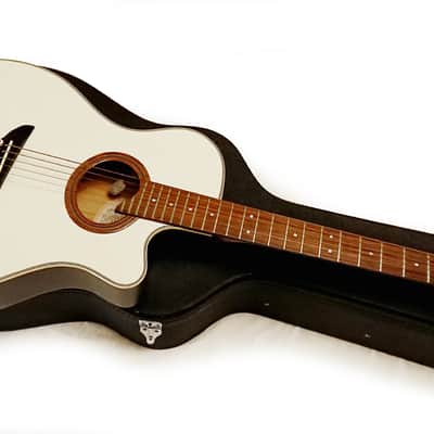 YAMAHA APX-6 Electro Acoustic Guitar with Hardcase - Vintage 1988