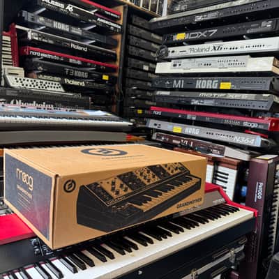 Moog Grandmother 32-Key Semi-Modular Analog Synthesizer in box //ARMENS//