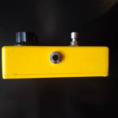 MXR M104 Distortion + 1995 - Present - Yellow image 2