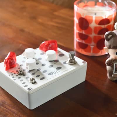 Spiral Electric FX Red Spiral Drive Channel 2020s - White and red image 2