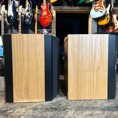 Bose 301 V Bookshelf Speakers image 3