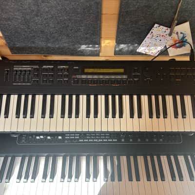 Roland XP-30 61-Key 64-Voice Expandable Synthesizer 1999 - 2004 - Black