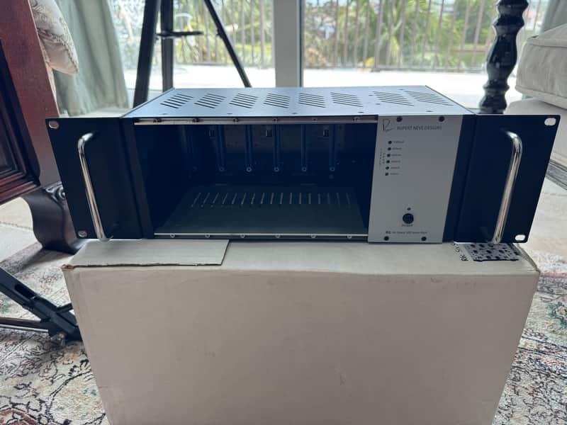 Rupert Neve Designs R6 6-Slot Powered 500 Series Frame
