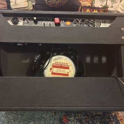 PRICE DROPFender 1972 Deluxe Reverb Amp 1972 - Silverface image 2