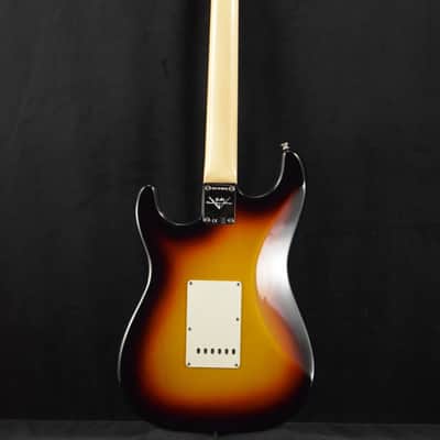 Mint Fender Custom Shop 1968 Stratocaster DLX Closet Classic 3-Color Sunburst image 8