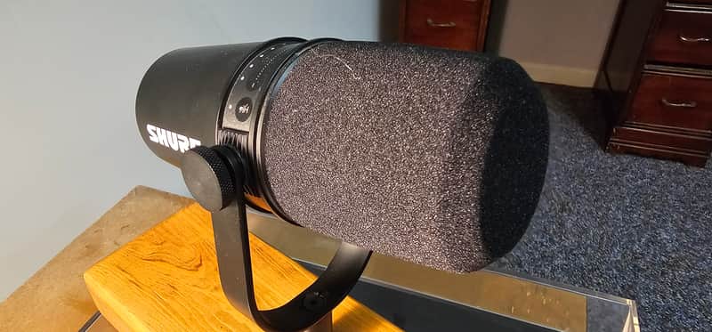 Shure MV7 Dynamic USB Podcast Microphone 2020 - Present - Black image 1