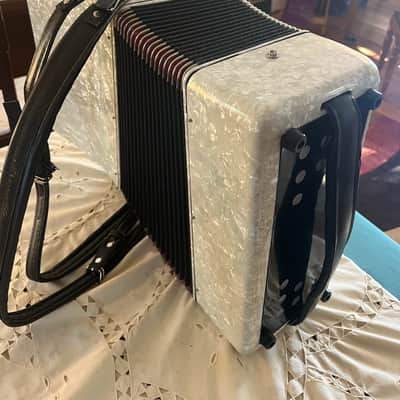 Rosetti Accordion 32 Bass - White Pearl image 5