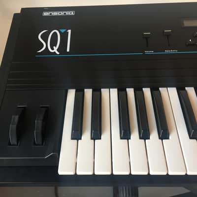 Ensoniq SQ-1 Synthesizer 1990 low battery warning