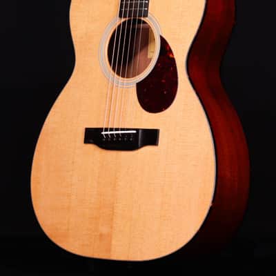 Eastman E1OM Acoustic with Deluxe Bag, Natural image 2