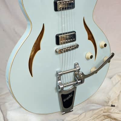 Hofner German Made HVS-CLBLO Verythin Single Cutaway Electric Guitar, Light Blue image 6