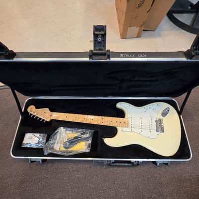 Used 2008 Fender American Standard Stratocaster Olympic White with Hard Case image 9
