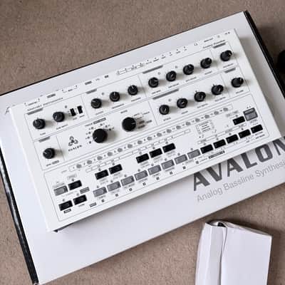 Abstrakt Instruments Avalon Analog Bassline Synth - White