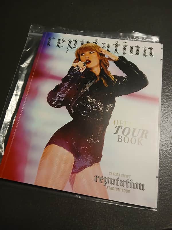 Taylor Swift Reputation Official Tour Book! Excellent! 2018 - Multicolor High Quality image 1