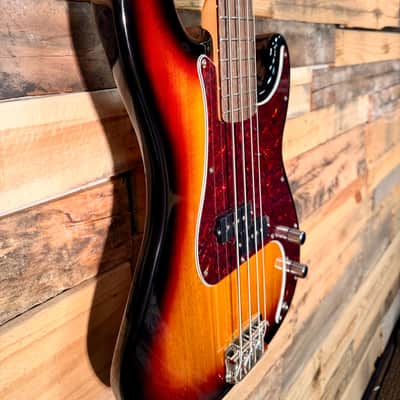 Squier Classic Vibe '60s Precision Bass, 3-Tone Sunburst image 3