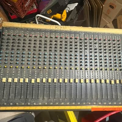 Soundcraft Series 200B 16-Channel 4-Bus Mixing Console 1980s - Black image 5