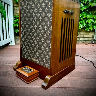Rotary Connection 2 speed portable Leslie/Rotary lite up guitar speaker cab with 2 button footswitch! BIG CTS 15x9 vintage speaker inside. 2 inner bulbs that change with the speed changes. Real vintage hardwoods. 2026 - Wood image 17