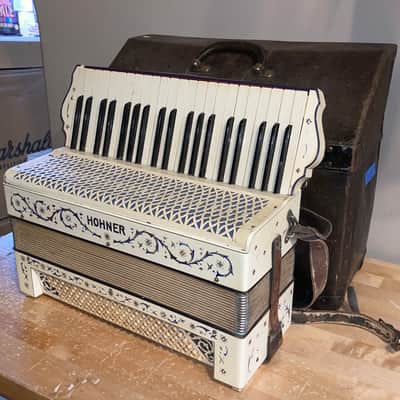Hohner Vintage 1930's White Accordion Very Cool Original Case, Help Small Business & Buy it Here ! image 4