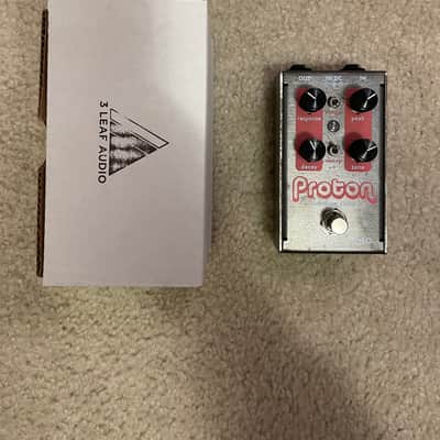 3Leaf Audio Proton V4 with box and manual image 1